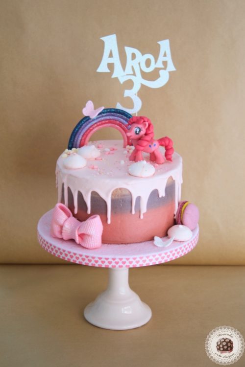 drip-cake-tartas-decoradas-my-little-pony-pinkie-pie-mi-pequeno-pony-mericakes-chocolate-meringue-kisses-pink-cake-pastel-de-cumpleanos-tartas-personalizadas-reposteria-creativa-2