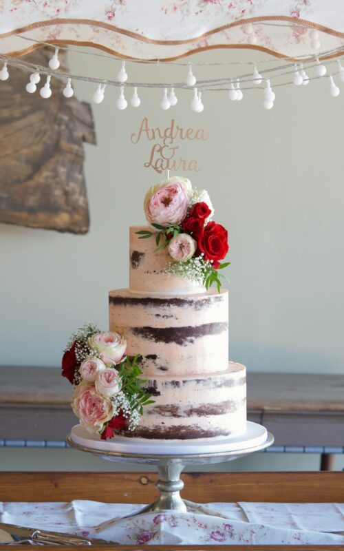Semi naked wedding cake, cake flowers, tarta de boda, barcelona wedding, chocolate, mericakes, cake topper, roses, pastel de bodas