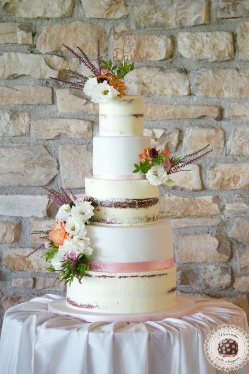 semi naked cake, wedding cake, tarta de boda, fondant, mericakes, fresh flowers, red velvet, mas de sant llei, pastel de boda, spain wedding, romantic wedding, rustic wedding 3