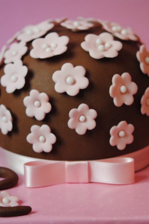 tarta-primavera-logo-mericakes-mericakes-tarta-sugarcraft-cake-sugarflowers-barcelona-cake-decorating-tartas-decoradas-nata-con-fresas6