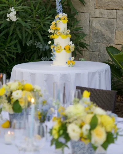 yellow-blue-wedding-cake-reception-mericakes-barcelona-mimosa-cake,2
